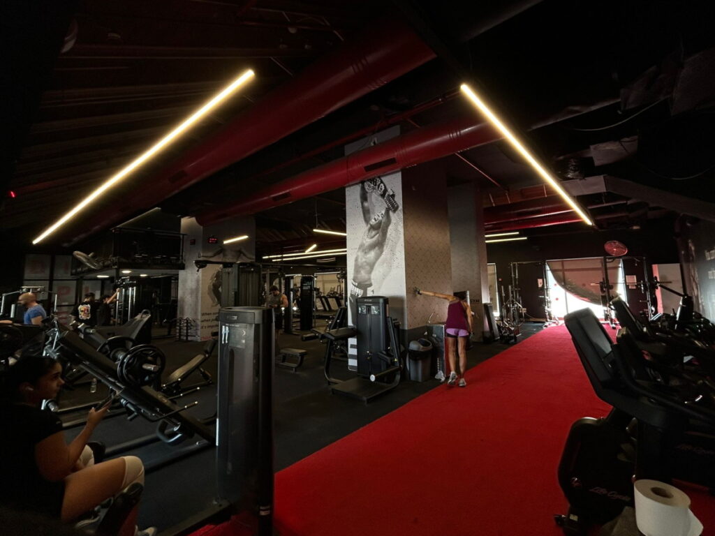 חדר הכושר של UFC GYM גדרה